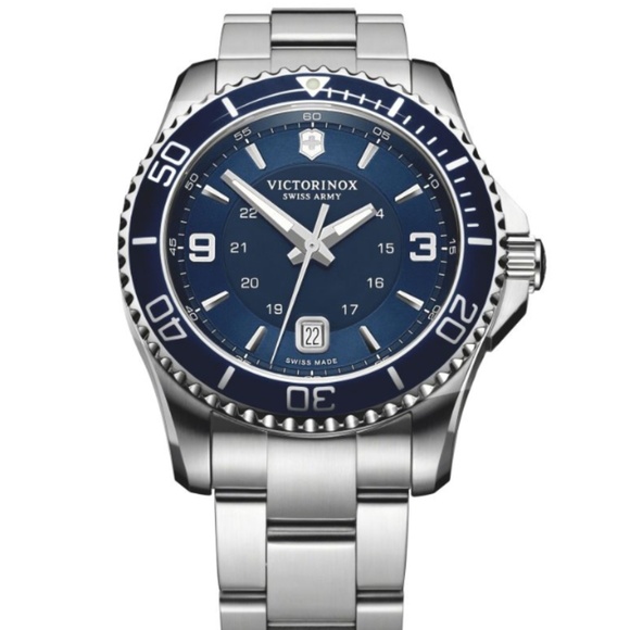 Victorinox Maverick Watch 241602. Blue Dial Bezel.